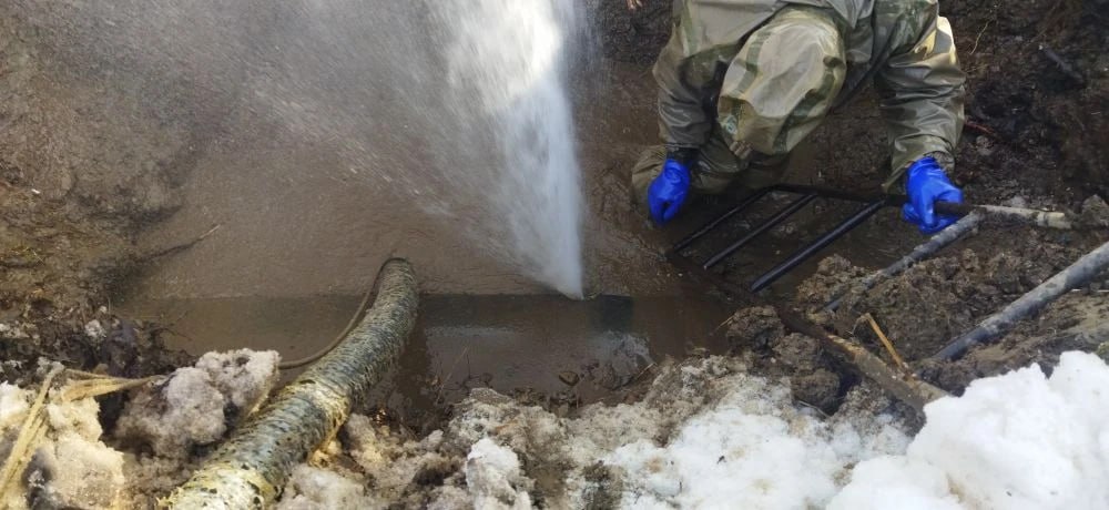 Свыше 10 тысяч саратовцев остались без холодной воды из-за аварии на Плодородной